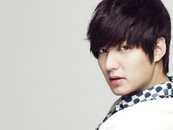 Penggemar Membludak, Lee Min Ho Batal Promosi Produk di China