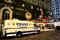 Akademisi Terkemuka Prancis Tewas Telanjang di Hotel New York