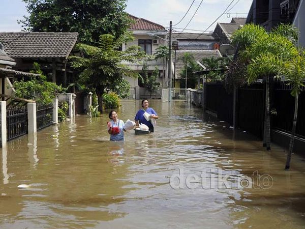 Banjir Rendam Perumahan Ciledug Indah