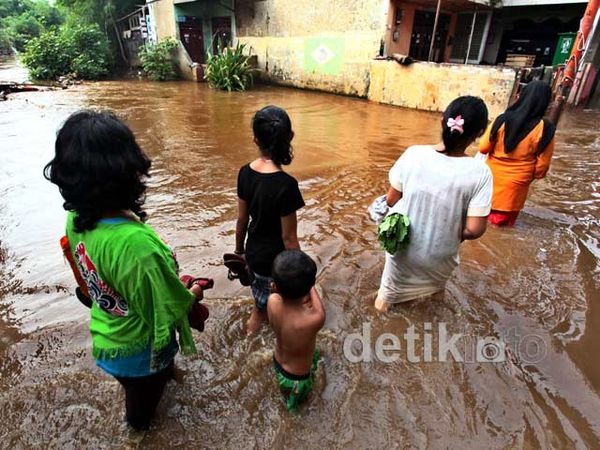 Kampung Pulo Korban Langganan Banjir Kiriman