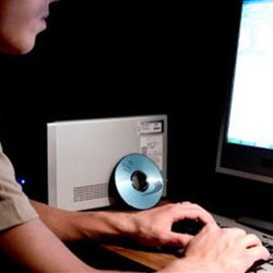 Curi Data Karyawan Nokia, Hacker Muda Dibui