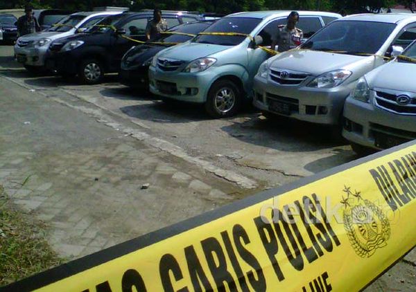 Puluhan Mobil Rental Diamankan Polisi