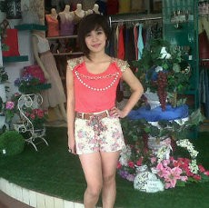 Tampil Feminin Berbusana Hotpant Motif Bunga