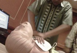 Tempat Futsal Harusnya Punya Alat Kejut Jantung Seperti Ini