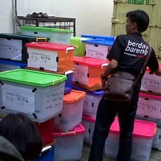 Tim Faisal-Biem Boyong 42 Boks KTP Dukungan ke KPUD DKI Jakarta