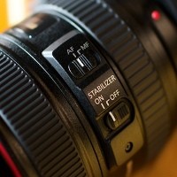 Lensa IS Bunyi Saat Manual Fokus, Wajarkah?