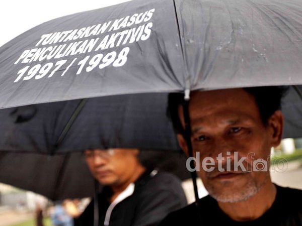 Aksi Kamisan Tuntut Tuntaskan Pelanggaran HAM