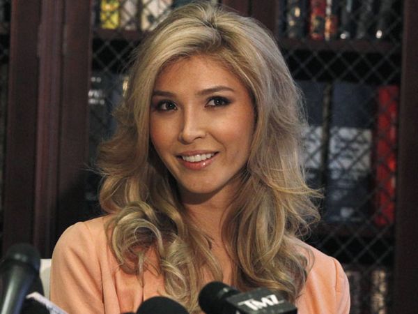 Mantan Pria Ikut Miss Universe