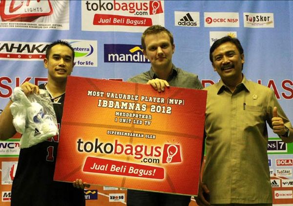 Ardie Bakrie Pemain Terbaik Basket Antar Media