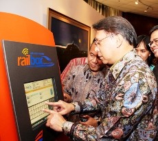 Pakai Kartu Elektronik, Naik KRL Kini Nggak Perlu Antre