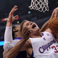 Spurs Atasi Celtics, Lakers Menangi Derby LA