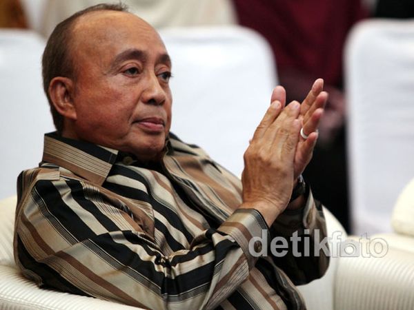 Abdul Latief Tampil Flamboyan