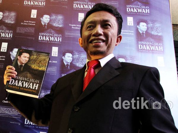 Tifatul Sembiring dalam Sepanjang Jalan Dakwah