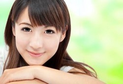 Ini yang Bikin Perempuan Lebih Sering Tersenyum Ketimbang Pria