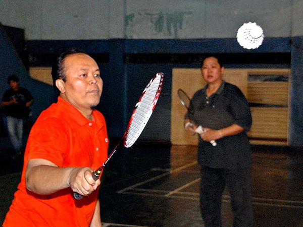 Rayakan Ultah, Hidayat Nurwahid Main Bulutangkis