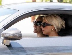 Lady Gaga Tunggangi Audi R8