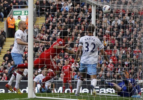 The Reds Paling \Akrab\ dengan Tiang Gawang The Reds Paling \Akrab\ dengan Tiang Gawang