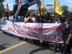 Puluhan Mahasiswa dan Pong Hardjatmo Tolak Kedatangan SBY di Solo 