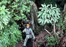 Duh! Penerjun di HUT TNI AU Nyangkut di Pohon & Nyemplung ke Kali