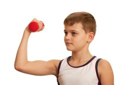 Benarkah Olahraga Angkat Beban Menghambat Pertumbuhan Anak?