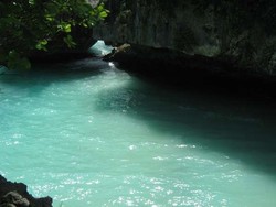 Pemandangan Dahsyat dari Atas Tebing Pantai Blue Point, Bali