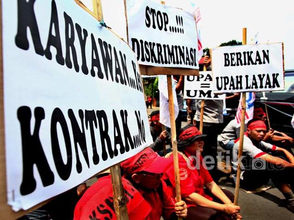 Buruh Tuntut Diangkat Karyawan Tetap
