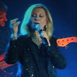 Konser Flashback Olivia Newton-John