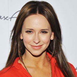 Jennifer Love Hewitt Tolak Peran Bugil
