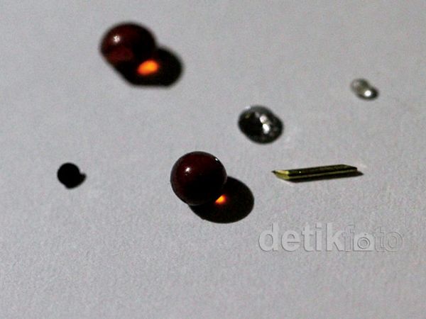 Ini Dia Foto-foto Susuk yang Biasa Dipakai Artis