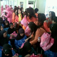 Penghuni Panti Jompo Girang Dihadiahi Perlengkapan Mandi