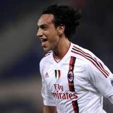 Pirlo Ajak Nesta Gabung Juventus?