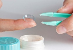 Komplikasi yang Harus Ditanggung Jika Teledor Pakai Lensa Kontak