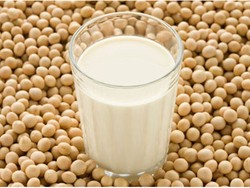 Minum Susu Kedelai Dua Kali Sehari Kurangi Gejala Menopause