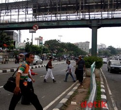Insiden Kesetrum, Jangan Bikin Orang Takut & Malas Lewat Jembatan 
