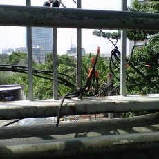 Kabel Listrik Menjuntai di Jembatan Tempat Ebon Tewas