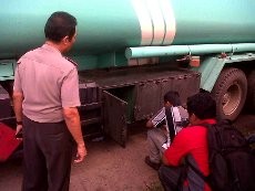 Jual BBM Subsidi ke Industri, Sopir & Kenek Truk Tangki Ditangkap