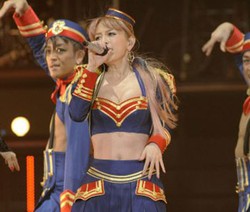 Ayumi Hamasaki Rayakan 14 Tahun Karir Musik di depan 17 Ribu Fans