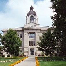 Astaga! Wanita Mabuk Masuki Rumah Orang & Menyusui Bayi