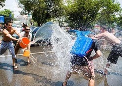 Byurr! Basah-basahan Saat Tahun Baru Khas Thailand