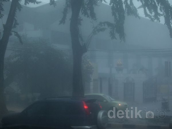 Cuaca Ekstrim Payungi Jakarta Sampai Mei