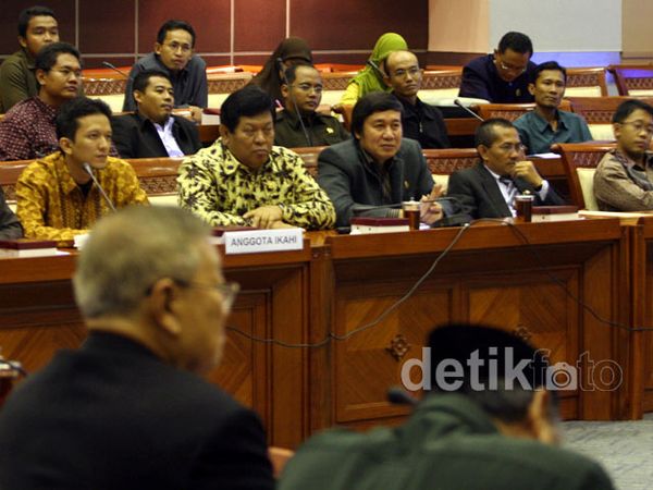 50 Hakim Curhat ke DPR