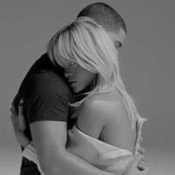 Video Klip Mesra Rihanna & Drake Telah Beredar