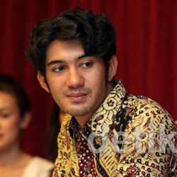 Syuting Bareng Srimulat, Reza Rahardian Ekstra Sabar