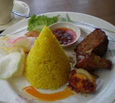 Cita Rasa Nasi Kuning Kelas Kafe