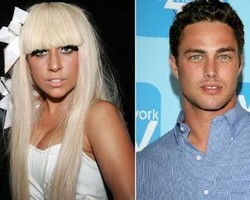 Beli Cincin, Lady Gaga Akan Menikah?