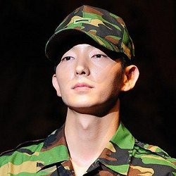 Lee Jun Ki Salaman dengan 500 Fans China