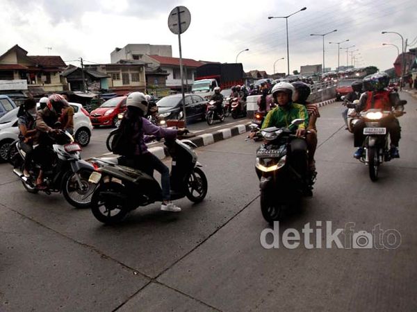 Gaya Pemotor Melawan Arus