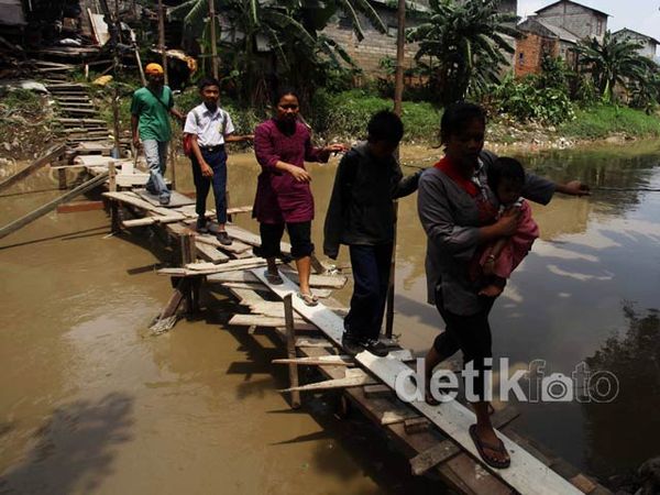 Hati-hati, Melintasi Jembatan Kali Sunter