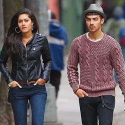 Joe Jonas Jalan Bareng Jessica Pott