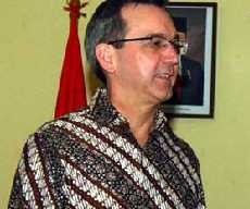 Dubes AS Naik KRL, Stasiun Bekasi Mendadak Bersih dan Nyaman